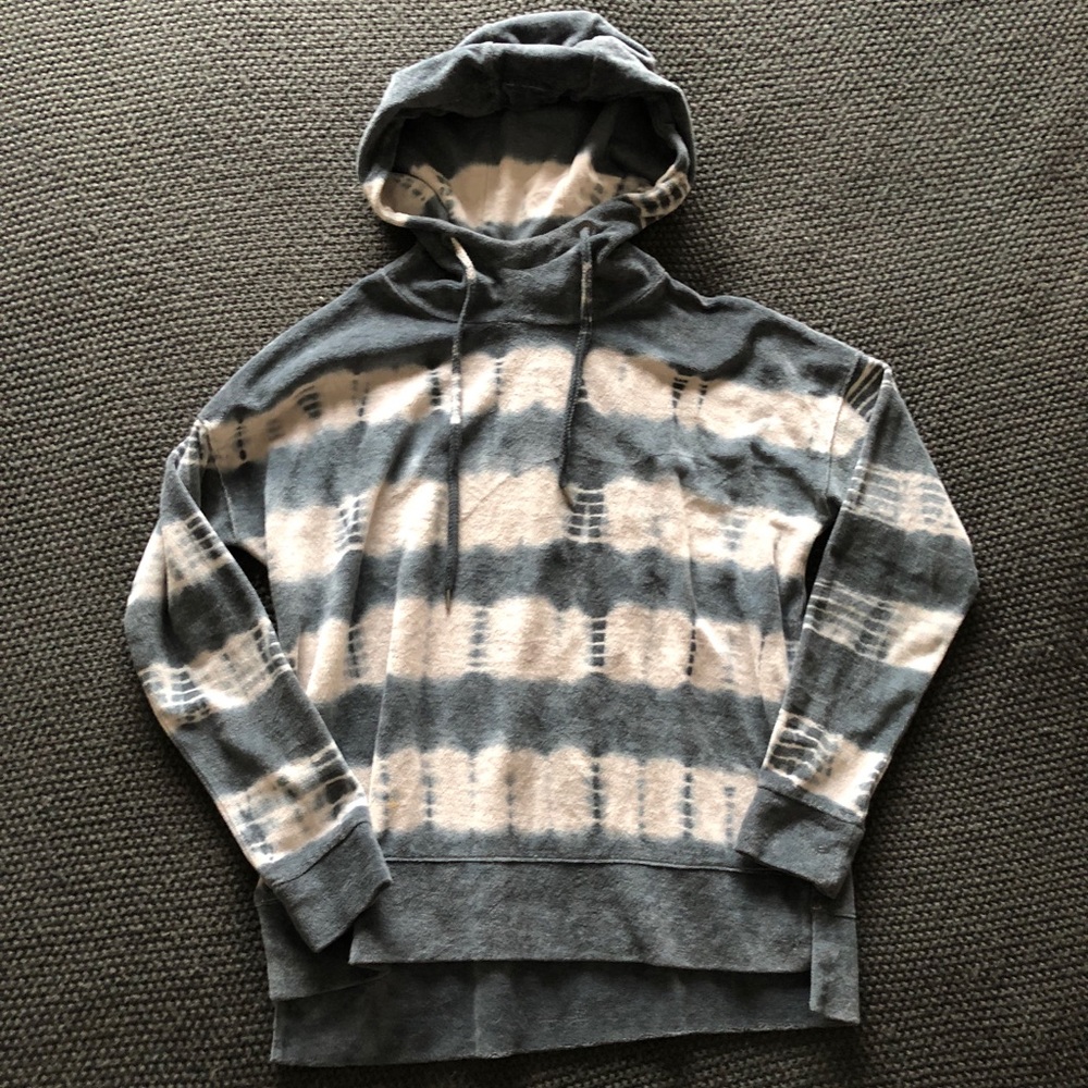 American Eagle Velvet Pullover